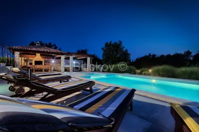 Vila 294 m², Štokovci kraj Pule, grijani bazen i vrt - 11