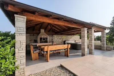 Vila 294 m², Štokovci kraj Pule, grijani bazen i vrt - 10