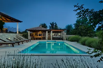 Vila 294 m², Štokovci kraj Pule, grijani bazen i vrt - 16