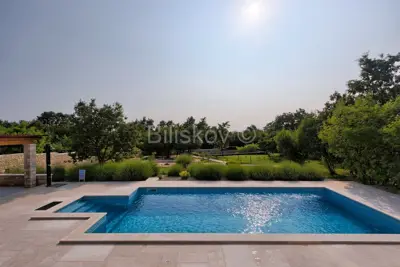 Vila 294 m², Štokovci kraj Pule, grijani bazen i vrt - 7