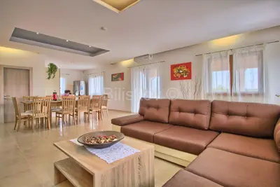Villa 294 m², Štokovci bei Pula, beheizter Pool und Garten - 3