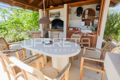 Kuća 229 m², Sutivan na Braču, bazen i maslinik - 8