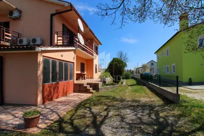 Labin, beautiful family house with three separate apartments - 4