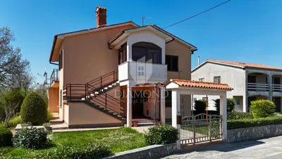 Labin, beautiful family house with three separate apartments - 2
