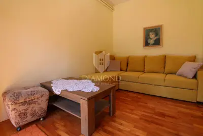 Labin, beautiful family house with three separate apartments - 20