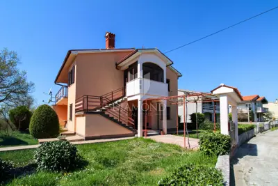 Labin, wunderschönes Familienhaus mit drei separaten Wohnungen
