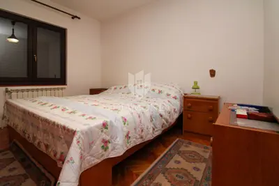 Labin, beautiful family house with three separate apartments - 14