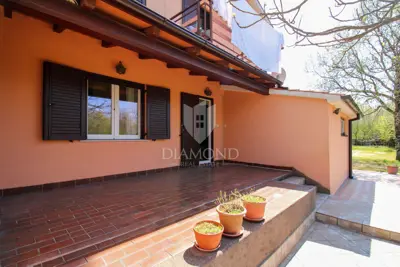 Labin, beautiful family house with three separate apartments - 6