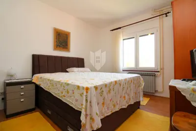 Labin, beautiful family house with three separate apartments - 22