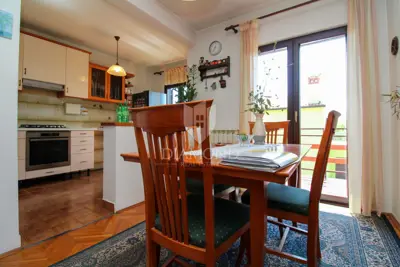 Labin, beautiful family house with three separate apartments - 8