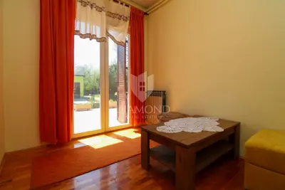 Labin, beautiful family house with three separate apartments - 19