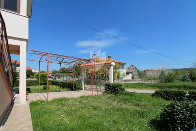 Labin, beautiful family house with three separate apartments - 3