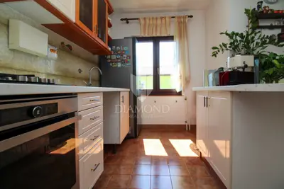 Labin, beautiful family house with three separate apartments - 7