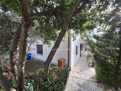Grad Krk - Haus mit drei Wohnungen - 12