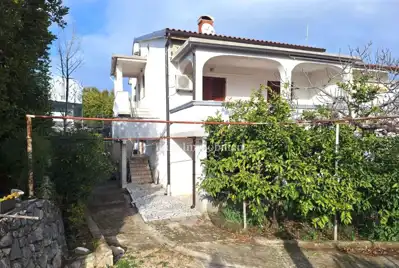 Grad Krk - kuća s tri stana