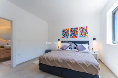 Kuća 182 m², Labin - prizemnica s bazenom - 9