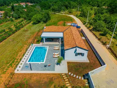 Kuća 182 m², Labin - prizemnica s bazenom