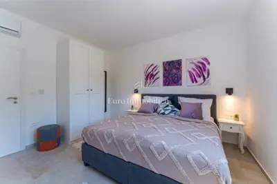 Kuća 182 m², Labin - prizemnica s bazenom - 12
