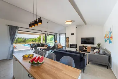 Kuća 182 m², Labin - prizemnica s bazenom - 2