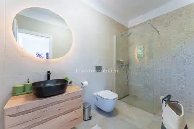 Kuća 182 m², Labin - prizemnica s bazenom - 16