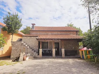 Samostojeća kuća s dva stana blizu Malinske - 2