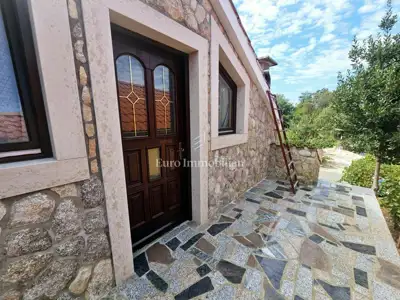 Samostojeća kuća s dva stana blizu Malinske - 19