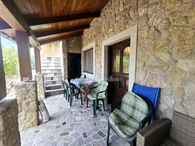 Samostojeća kuća s dva stana blizu Malinske - 16