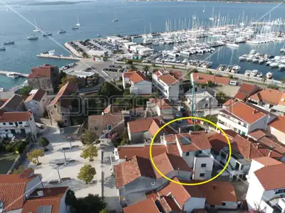 Apartmenthaus, Biograd na Moru - Zentrum, 5 Einheiten