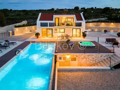 Vila 96 m², Splitska na Braču, bazen i jacuzzi - 3