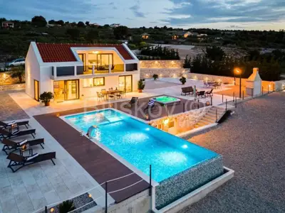 Vila 96 m², Splitska na Braču, bazen i jacuzzi - 2