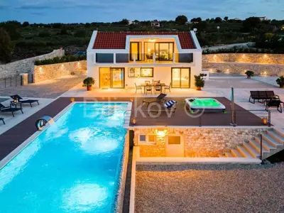 Villa 96 m², Splitska on Brač, pool and jacuzzi - 3