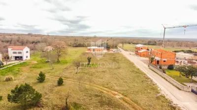 Građevinsko zemljište 707 m², Raponji - ravno i pravilnog oblika