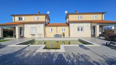 Kuća 240 m², Labin - bazen i uređena okućnica