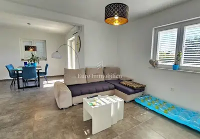 Kuća 240 m², Labin - bazen i uređena okućnica - 9