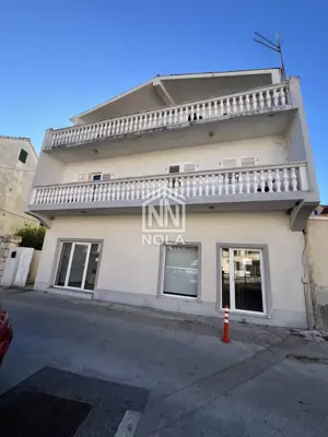 Gebäude 700 m² in Vodice, Zentrum - Investitionspotenzial - 2