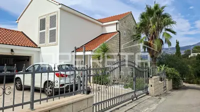 Haus 305 m², Korčula - direkt am Meer und am Strand