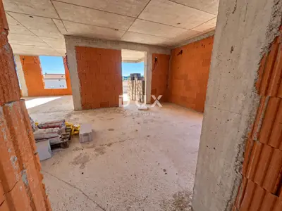 Vodice, komforan trosobni stan, 99,17 m², dvije terase - 9