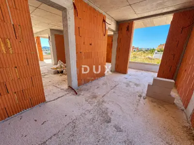Vodice, komforan trosobni stan, 99,17 m², dvije terase - 7