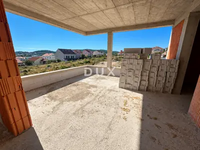 Vodice, komforan trosobni stan, 99,17 m², dvije terase - 6