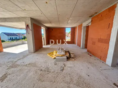 Vodice, komforan trosobni stan, 99,17 m², dvije terase - 8