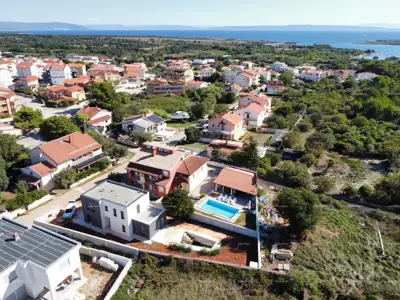 Kuća 460 m², Ližnjan - blizu mora i centra - 10