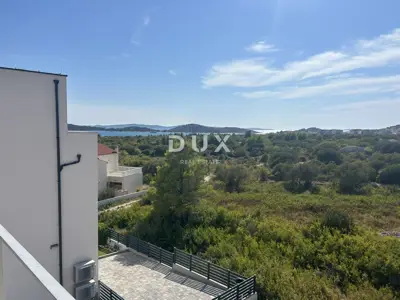 Stan 127 m², Vodice - krovna terasa 102 m² s pogledom na more