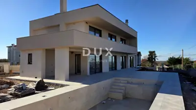 House for sale in Poreč, 307 m²