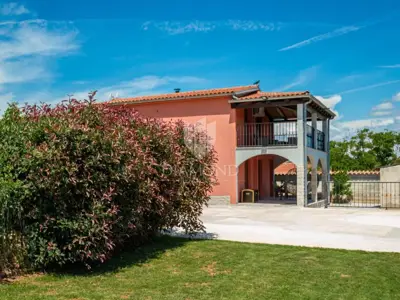 Haus in Pula, Valdebek - 4 Wohneinheiten