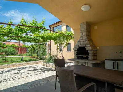 Haus in Pula, Valdebek - 4 Wohneinheiten - 9