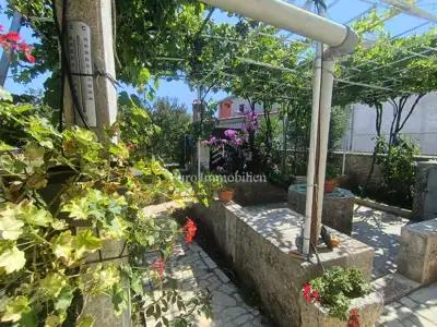 Kuća u Kavranu, dvije stambene jedinice i terasa s pogledom na more - 21