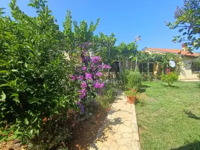 Haus in Kavran, zwei Wohneinheiten und Terrasse mit Meerblick