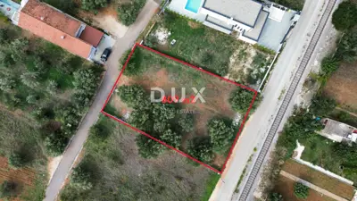 Građevinsko zemljište 809 m², Bibinje - uz struju i vodu