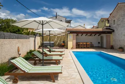 Kuća 149 m², Peruški - kamena vila s bazenom - 6