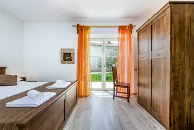 Kuća 149 m², Peruški - kamena vila s bazenom - 19
